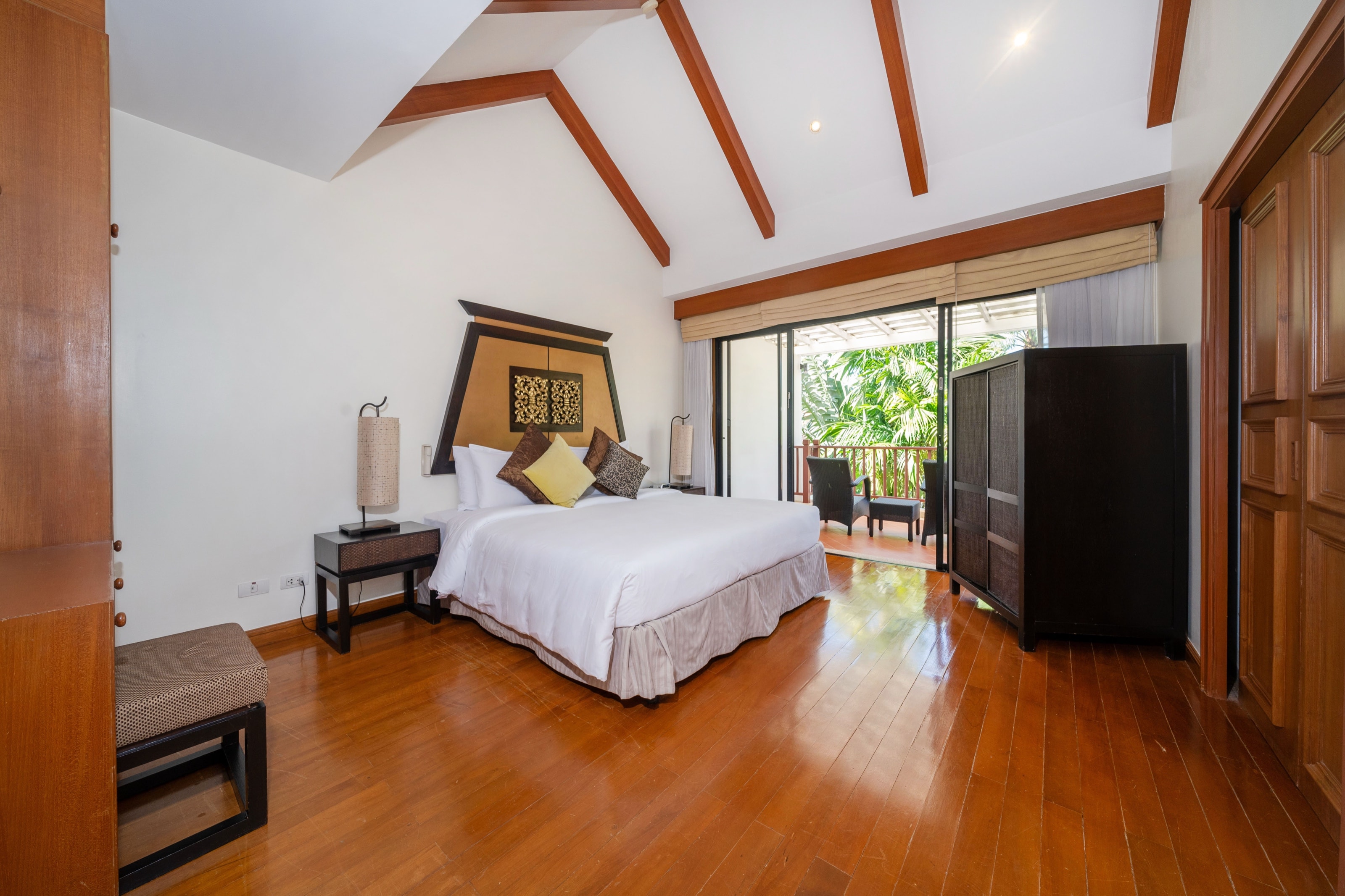 Master bedroom, vaulted ceiling, king-size bed