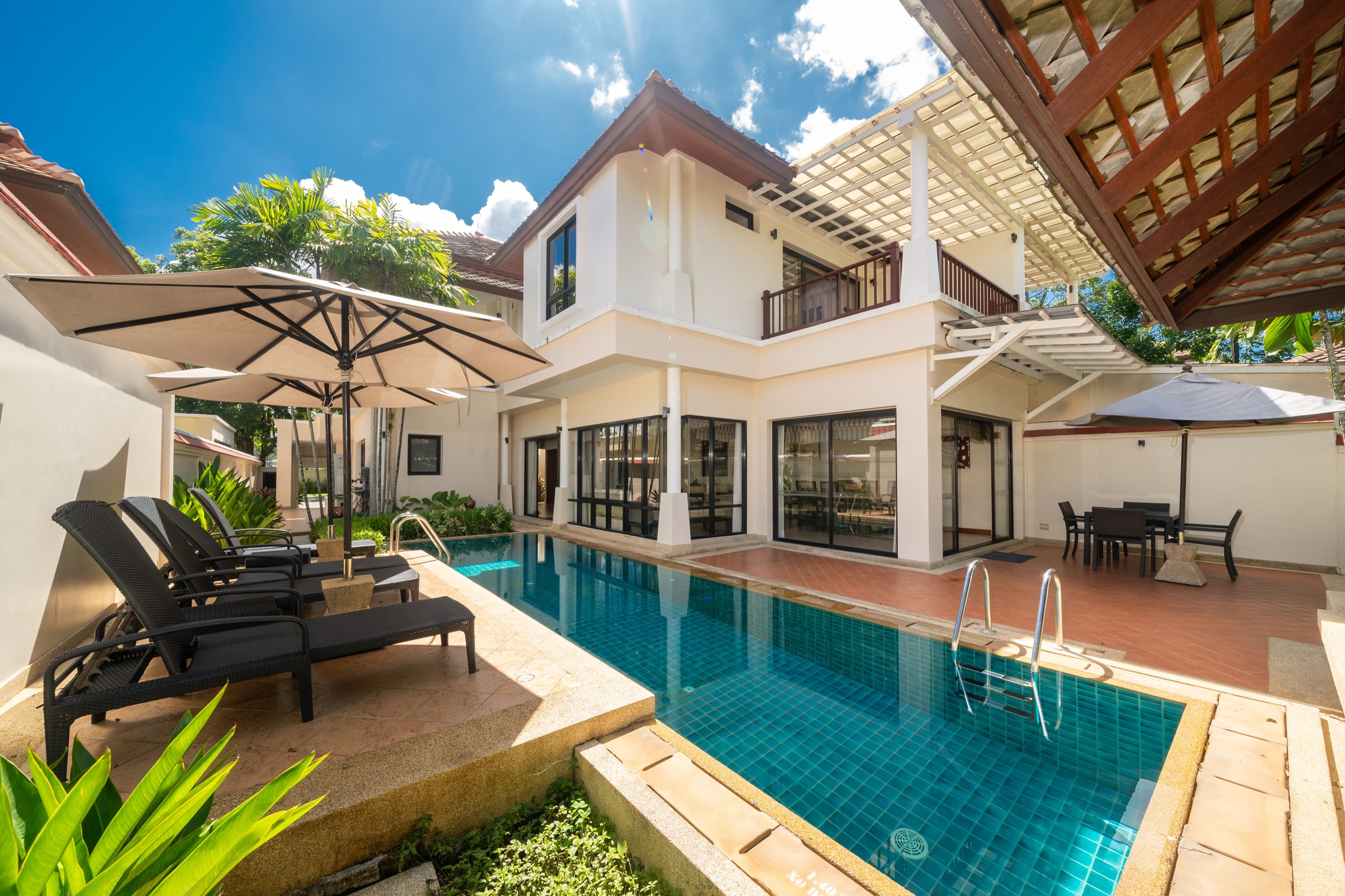 Pool, wide shot